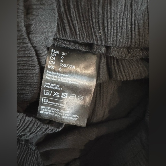 H&M Black Paperbag Waist Shorts Size 6 - Picture 2 of 2